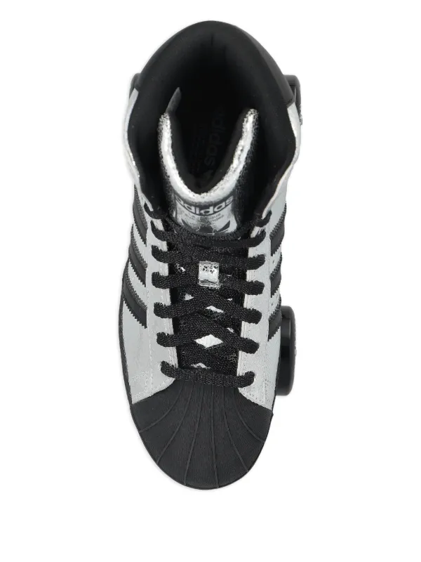 ◆adidas◆ Superstar 82 roller skates silver black JH5522 adidas Women's Superstar 82 Roller Skates Silver/Black
