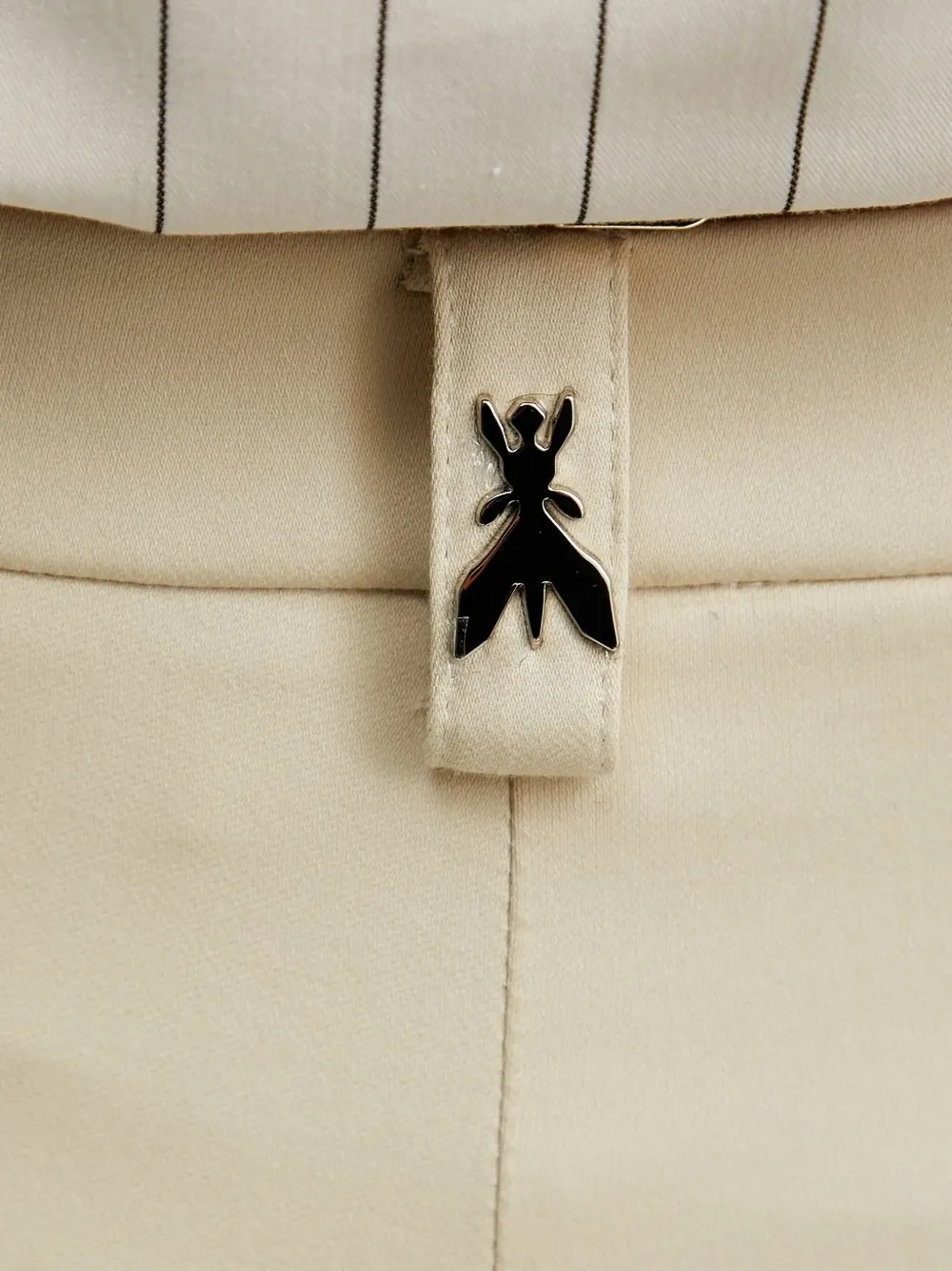 Patrizia Pepe Cropped pantalon met logoplakkaat Beige