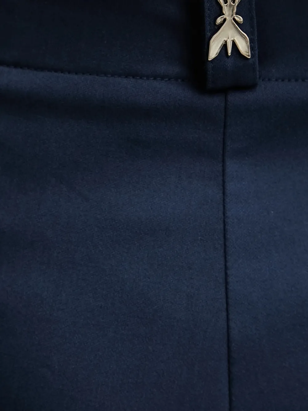 Patrizia Pepe Logo-plaque High-waisted Shorts In Blue