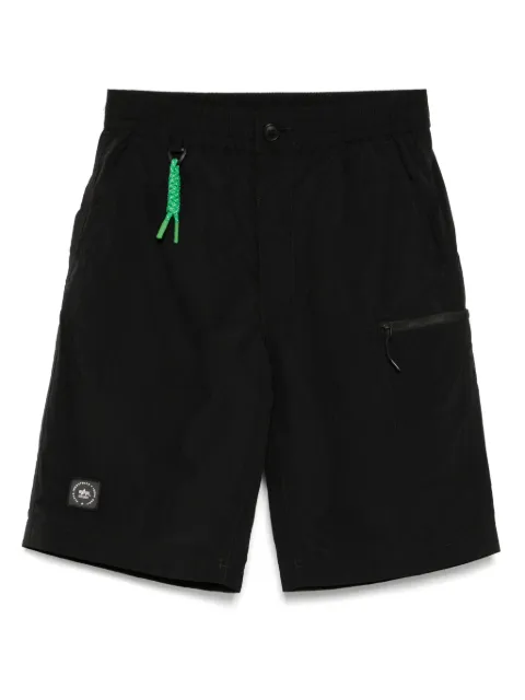 izzue logo patch shorts 