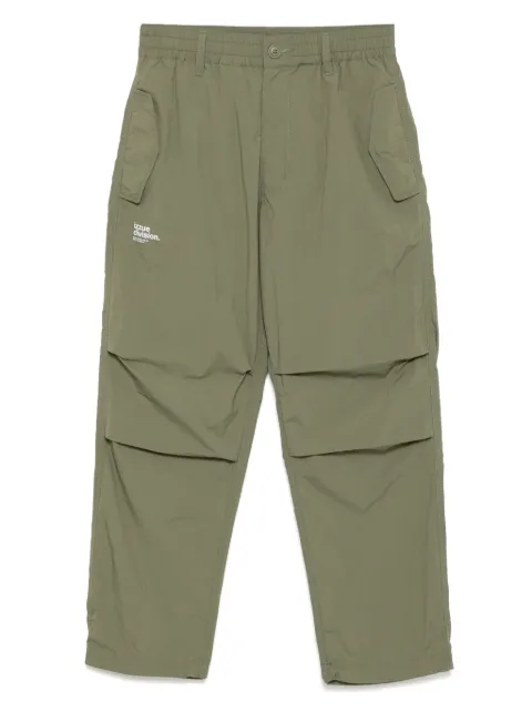 izzue logo-printed pants 