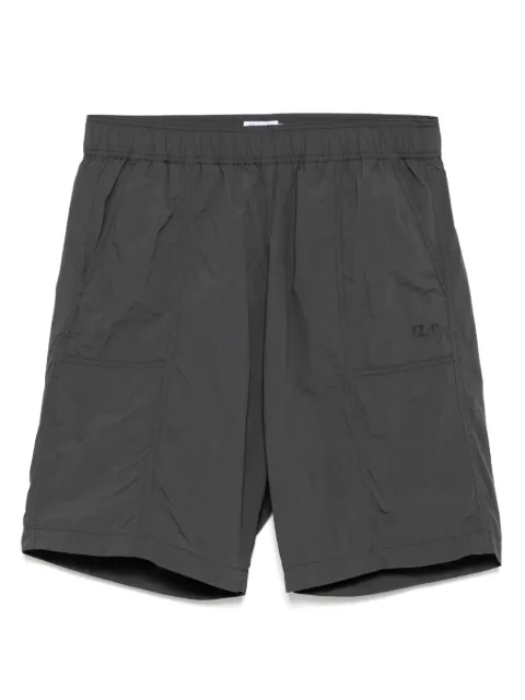 izzue logo-patch shorts 