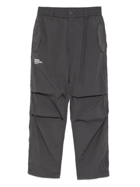 izzue logo-printed pants 