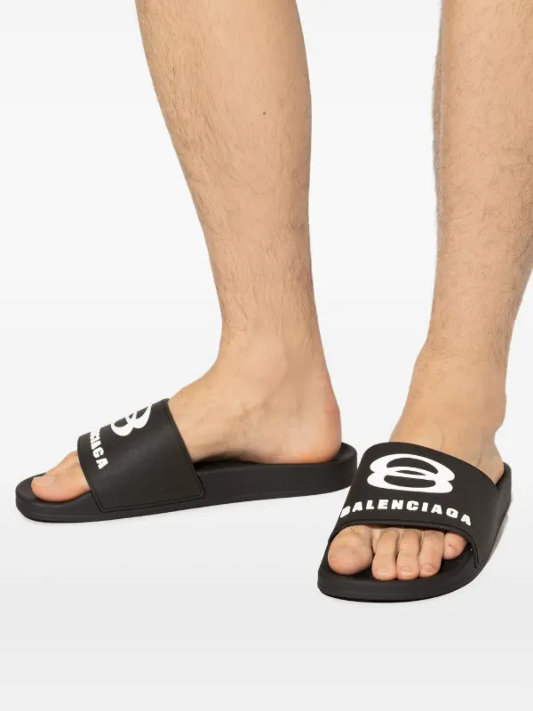 Balenciaga ロゴ サンダル | ブラック | FARFETCH JP