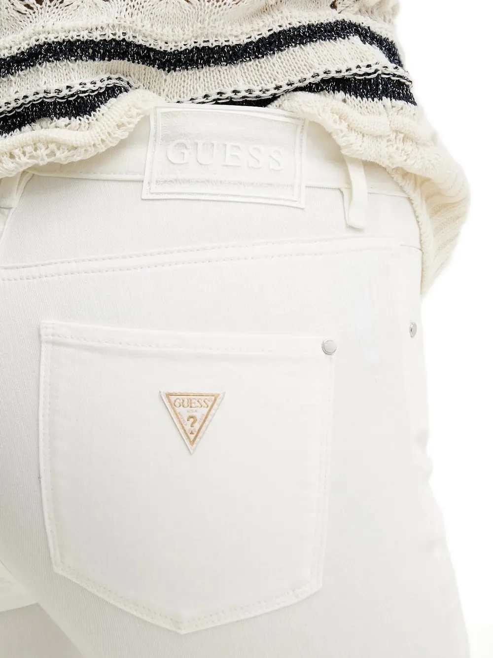 GUESS USA Denim jeans met logoplakkaat en vijf zakken Wit