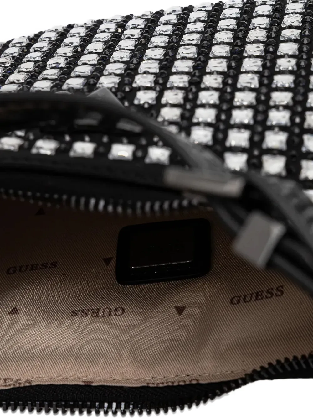 GUESS USA Halvemaanvormige schoudertas met studs Zwart