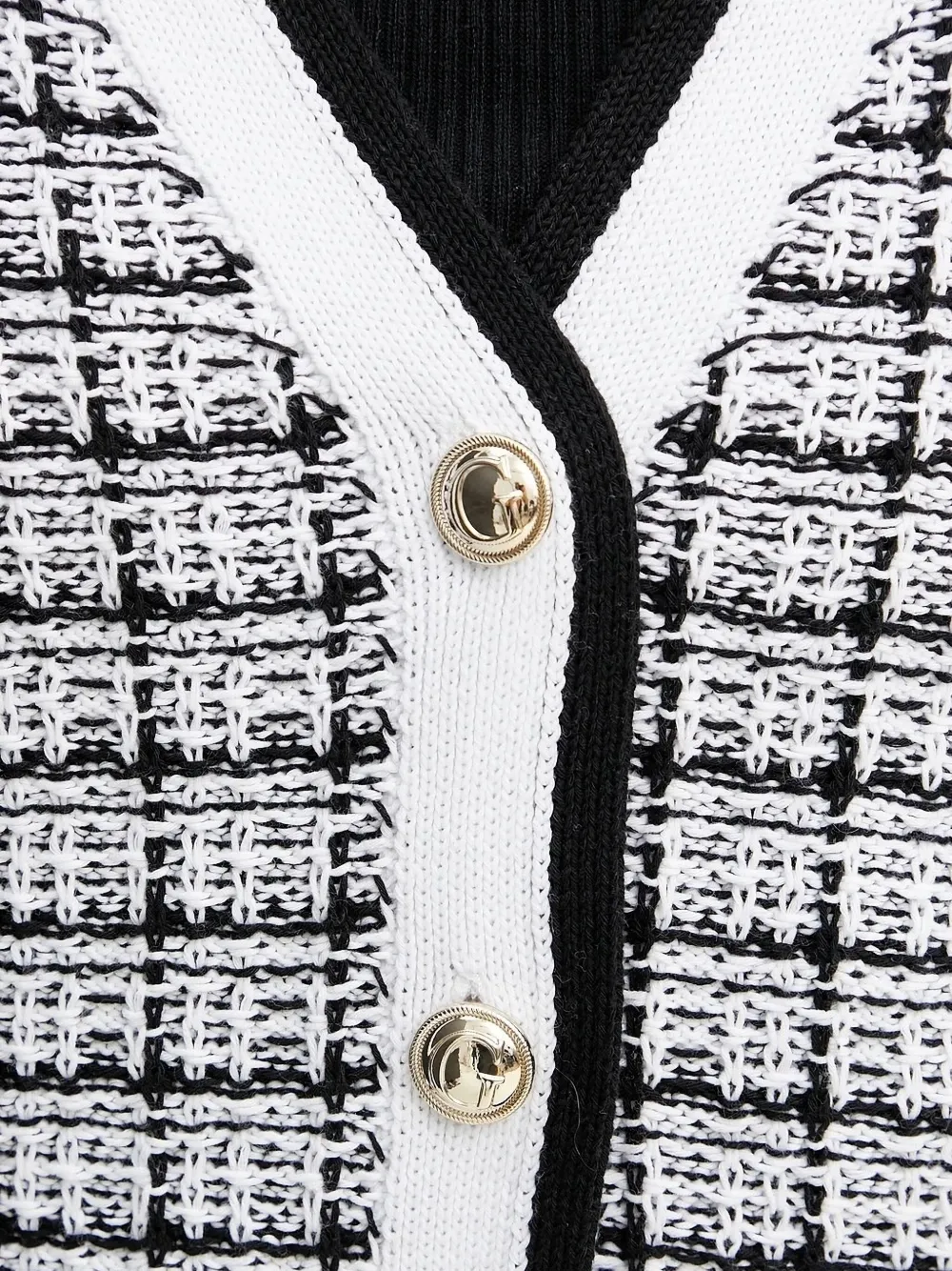 Guess Usa Checked Buttoned Cardigan In White