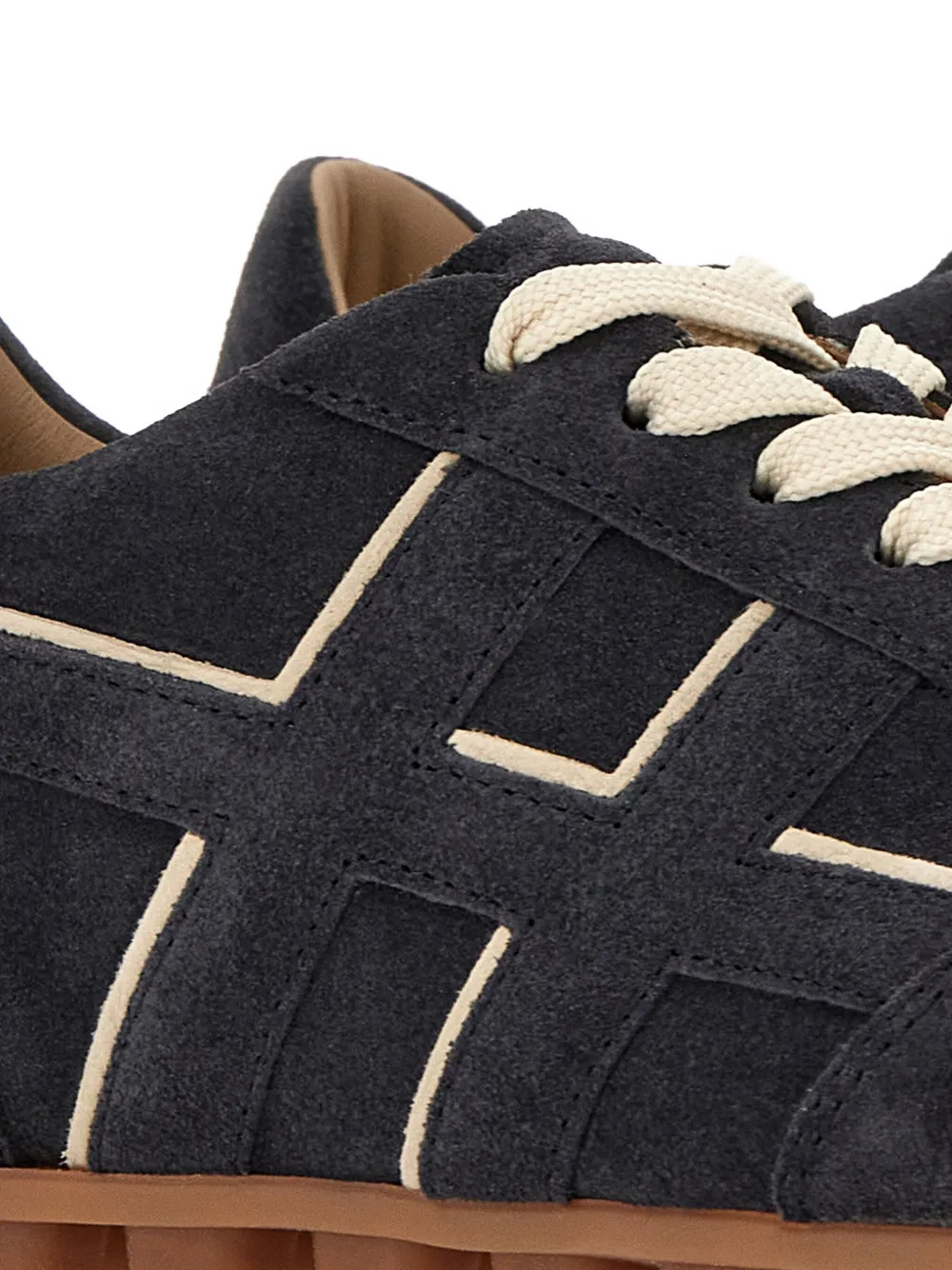 H693 Sneakers