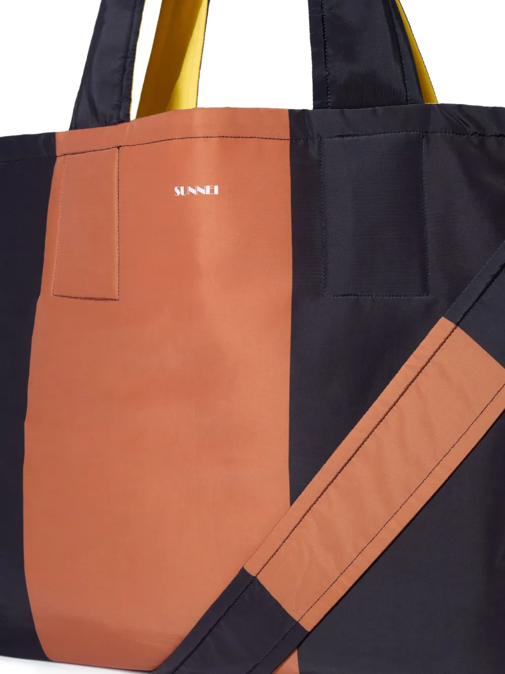 Sunnei Everyday shopper met colourblocking Zwart