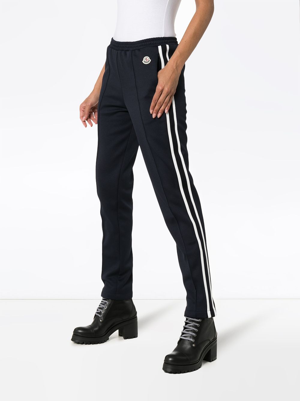 фото Moncler спортивные брюки с полосками по бокам и логотипом