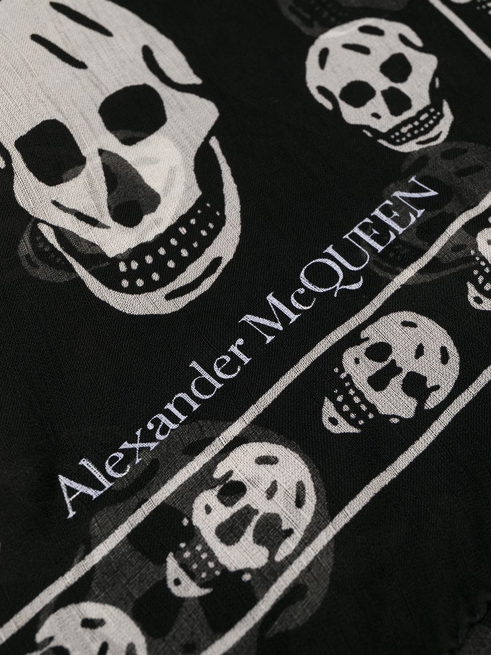 фото Alexander mcqueen платок с принтом