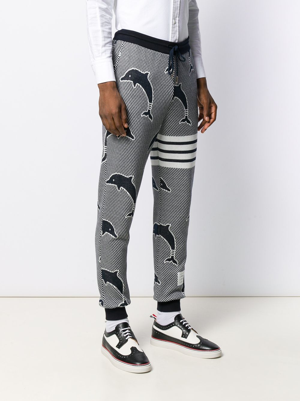 фото Thom browne жаккардовые спортивные брюки dolphin с полосками 4-bar