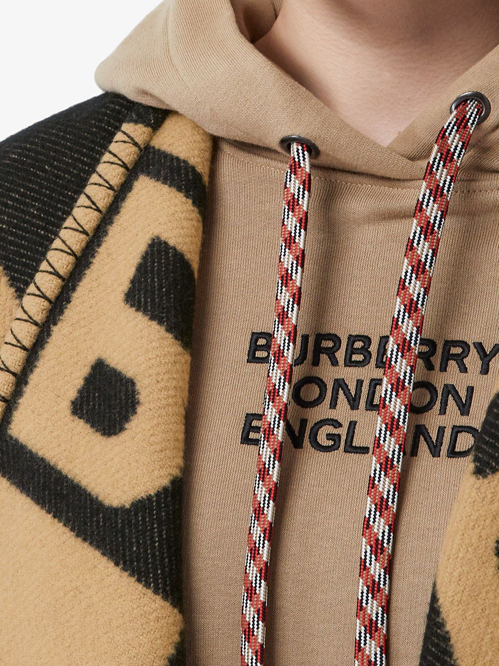 фото Burberry кейп с узором