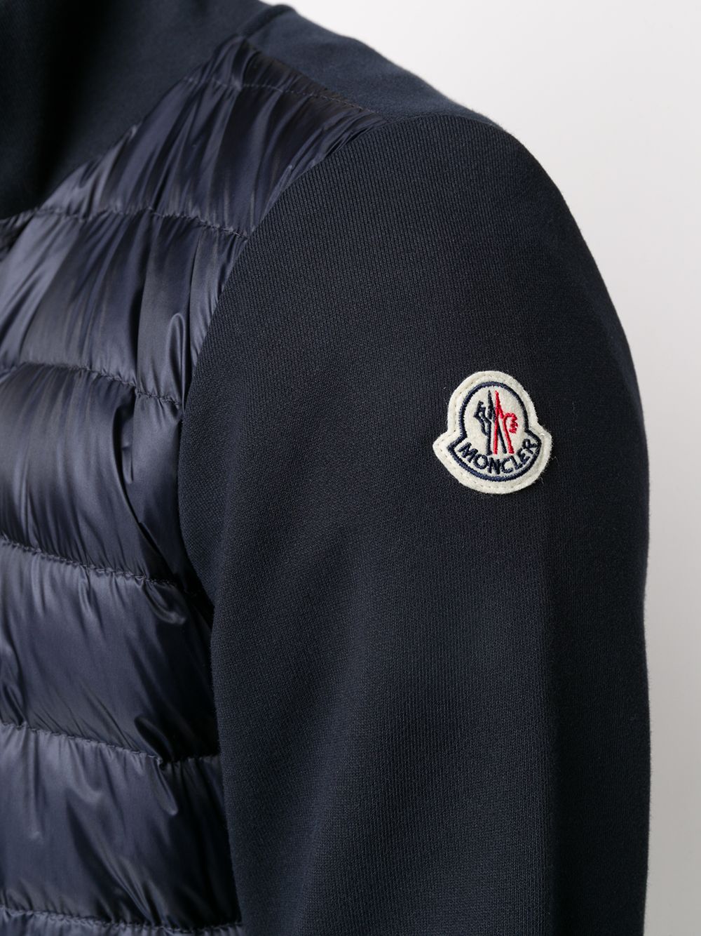 фото Moncler стеганая куртка с контрастными рукавами