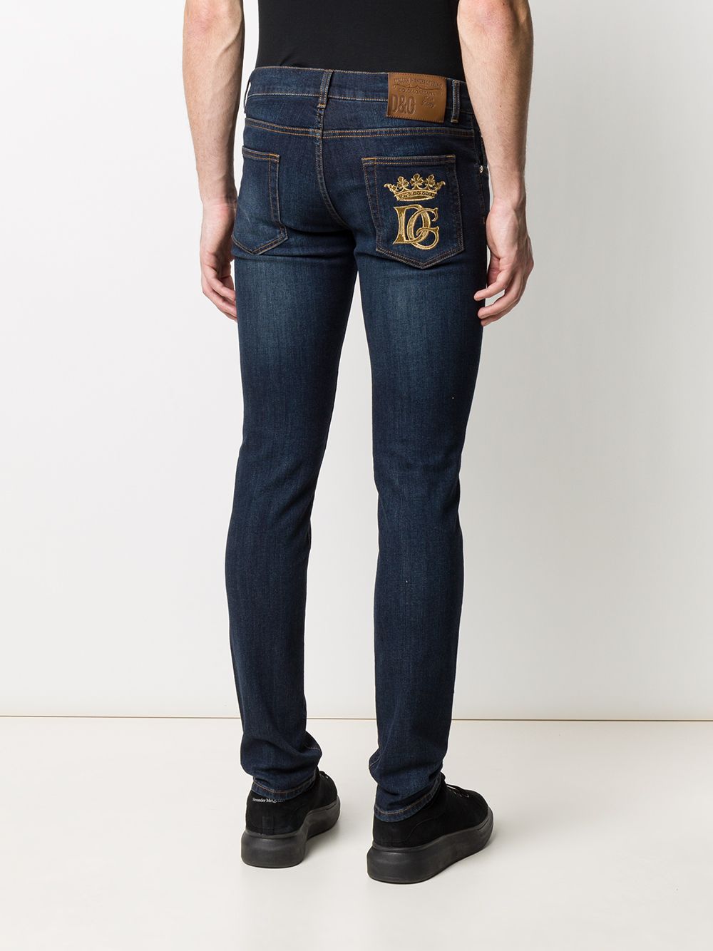 фото Dolce & gabbana джинсы кроя слим с вышитым логотипом