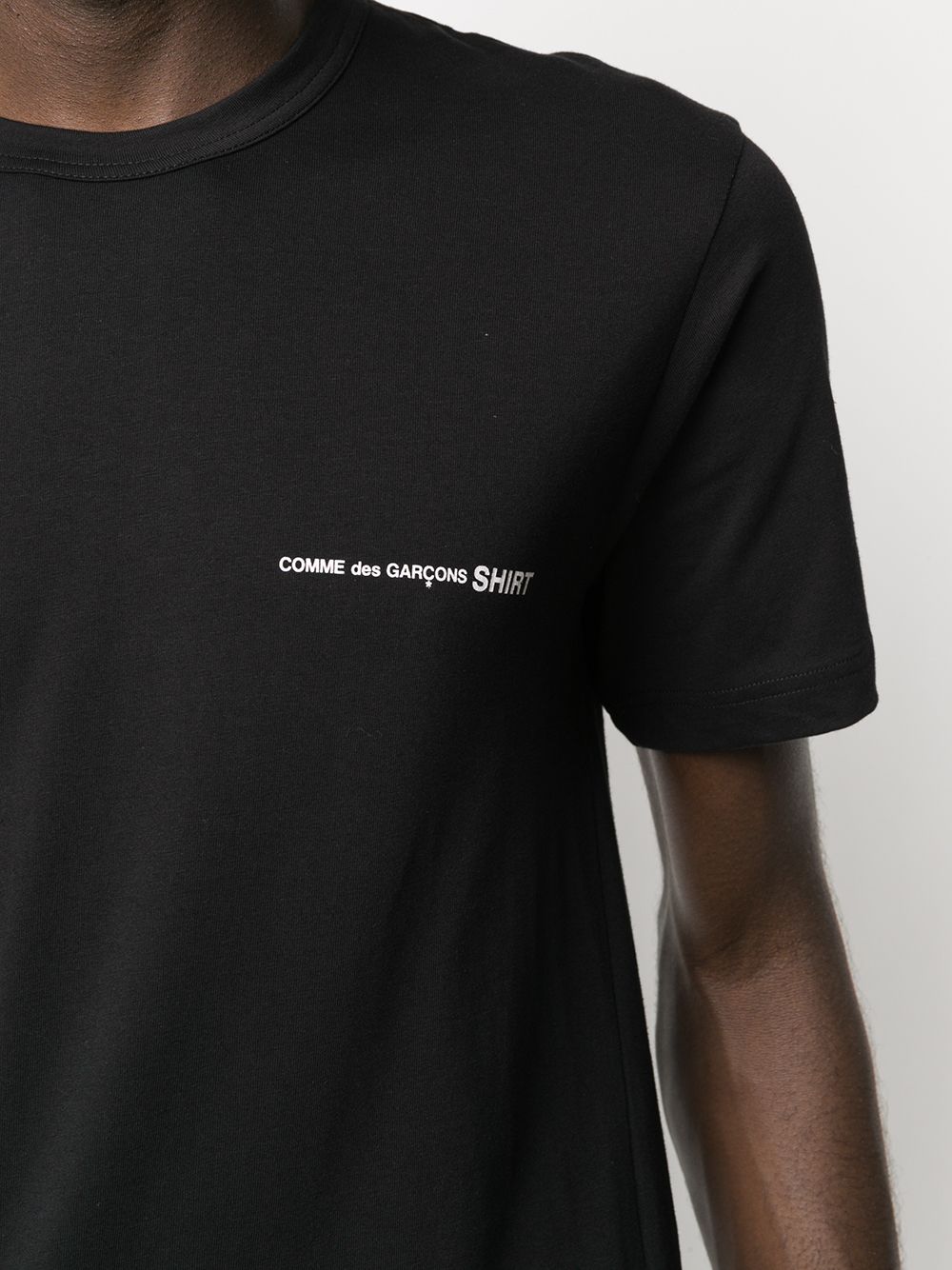 фото Comme des garçons shirt футболка с логотипом