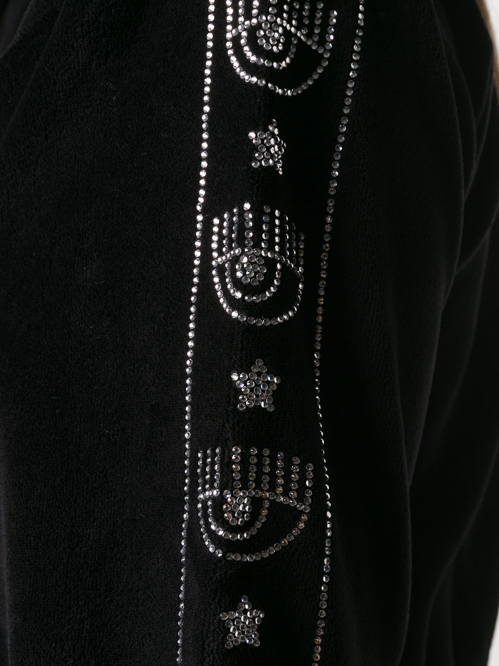 фото Chiara ferragni укороченная фактурная куртка с заклепками по бокам