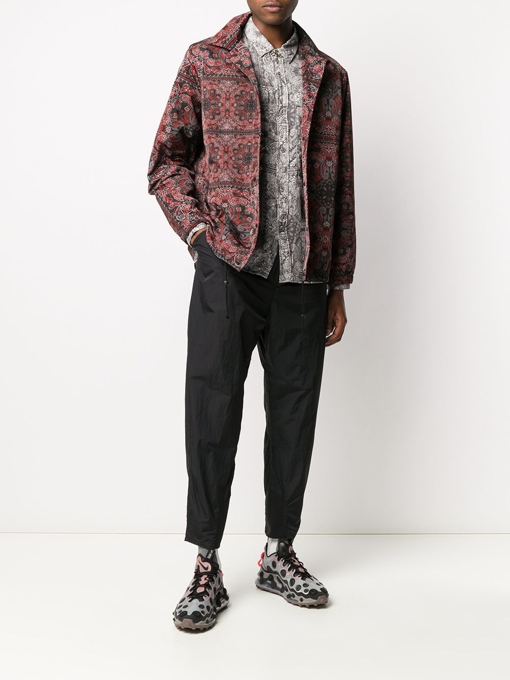 фото White mountaineering paisley-print fitted jacket