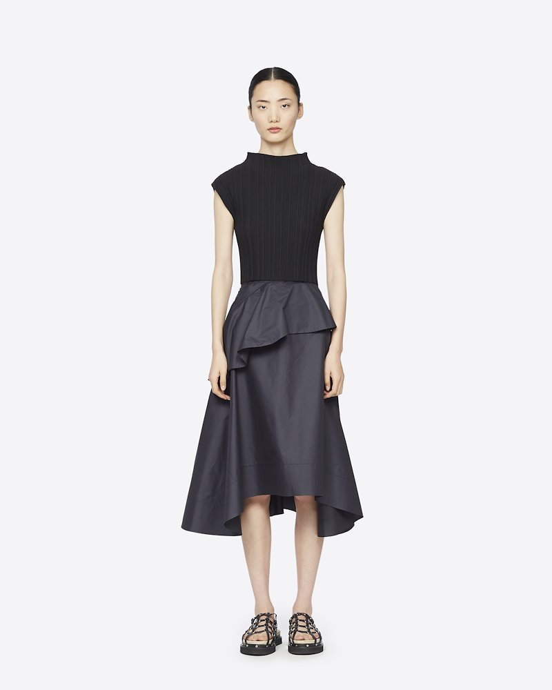 Ruffle Front Skirt-black #0 Ruffle Front Skirt, If you like, put a ruffle on it. 3.1 Phillip Lim makes sure you want to secure this black stretch-cotton midi skirt by adding a ruffle to the front. Show it how you like it. Featuring a ruffle trimming, a high rise, a back zip fastening, an asymmetric hem and a mid-length. - 0