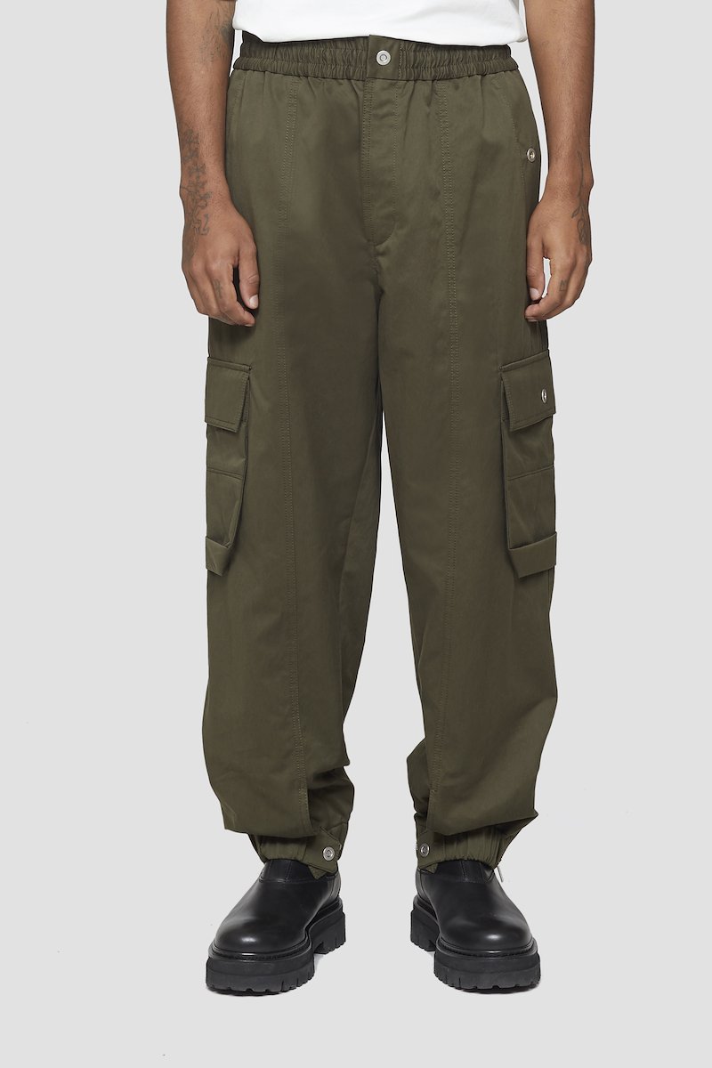 Utility Cargo Pocket Pants-green #0 Utility Cargo Pocket Pants, You've always had a practical approach to style. With multiple pockets, these utility cargo shorts from 3.1 Phillip Lim are functional and fashionable. The best of both worlds. Featuring flap pockets, a front button fastening and a knee length. - 0