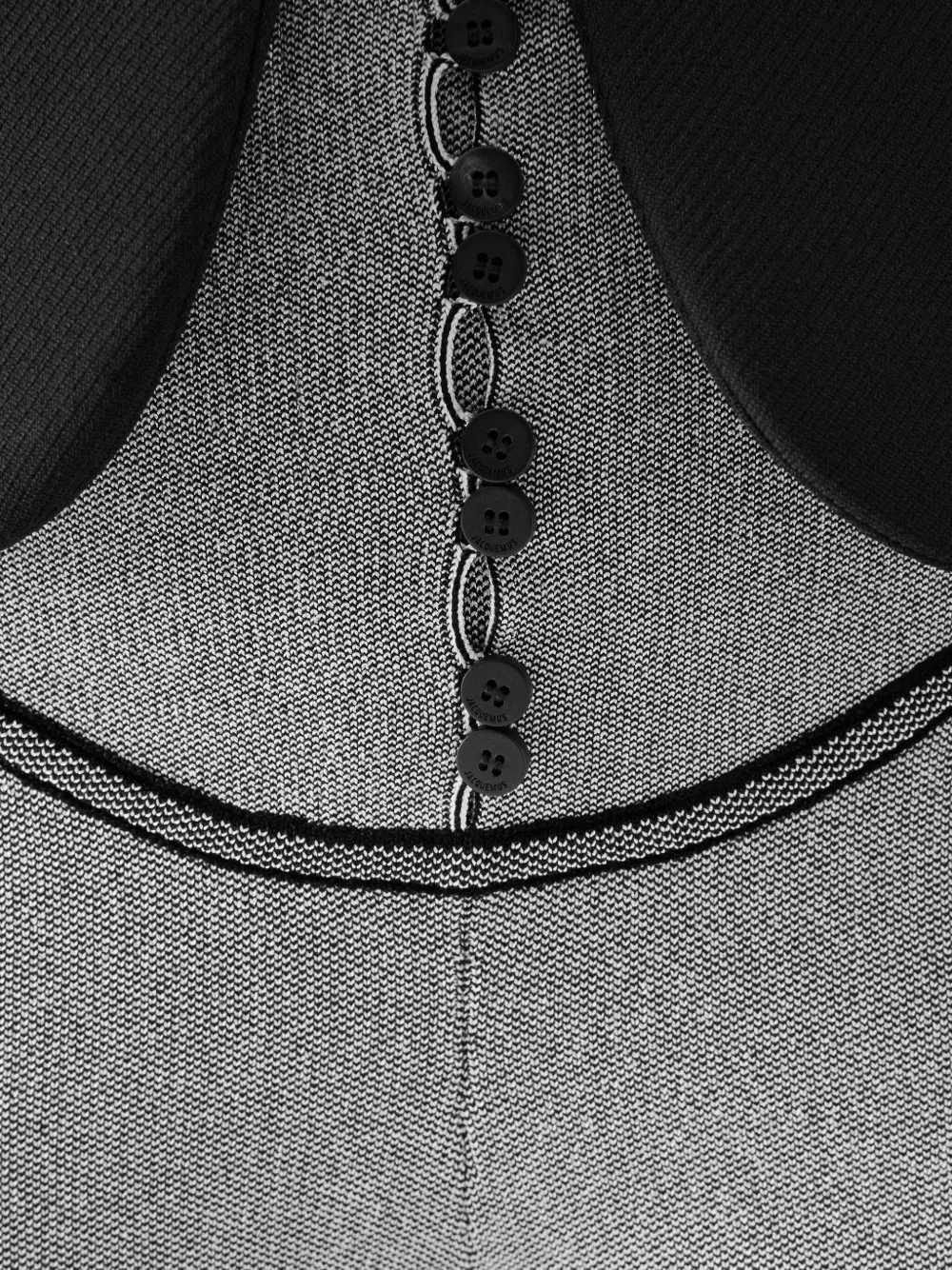 Jacquemus Button-detailed Cropped Trousers In Gray