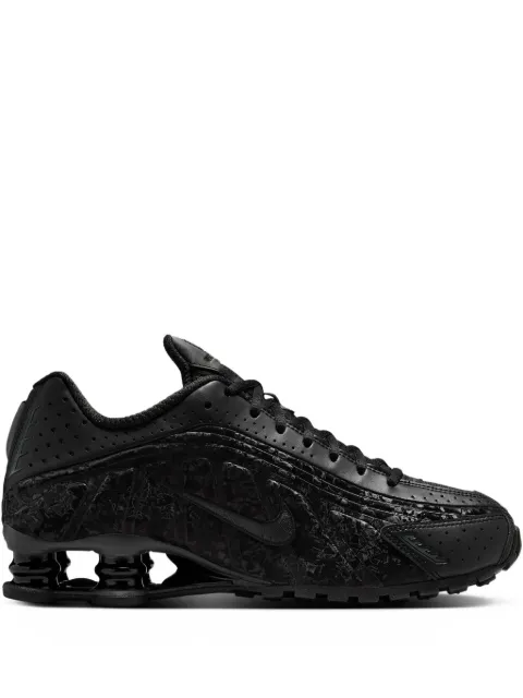 Nike Shox R4 “Black” スニーカー