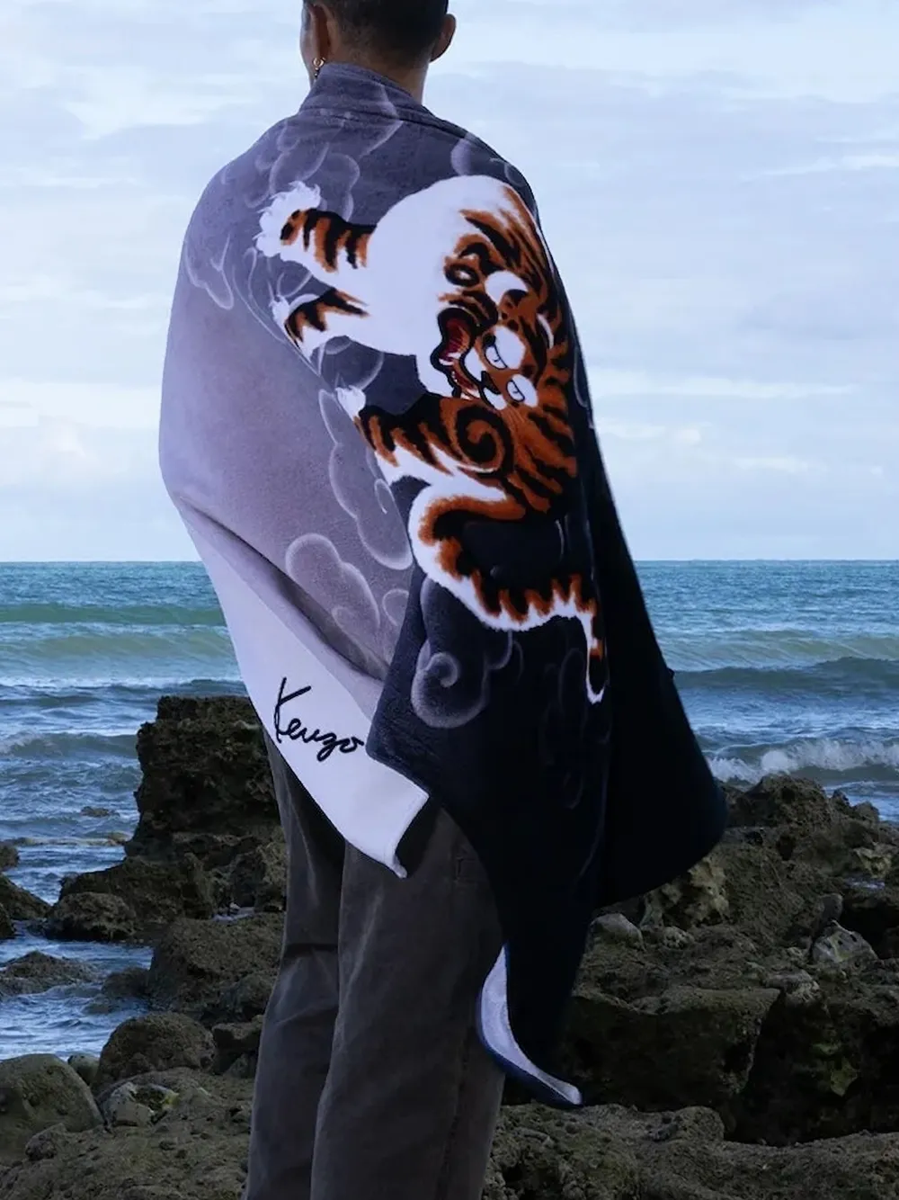 Kenzo logo cloud beach towel | Beach Accessories | Image 2