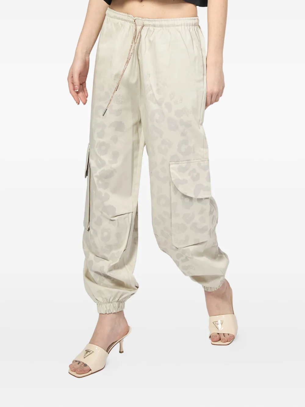 DISCLAIMER Cargo broek met luipaardprint Beige