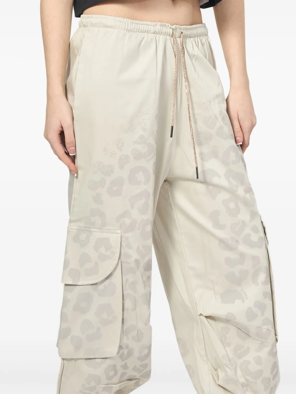 DISCLAIMER Cargo broek met luipaardprint Beige