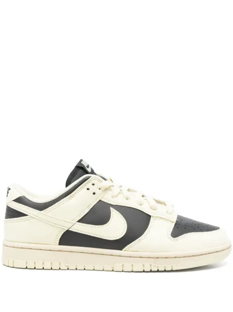 Nike Dunk Low sneakers