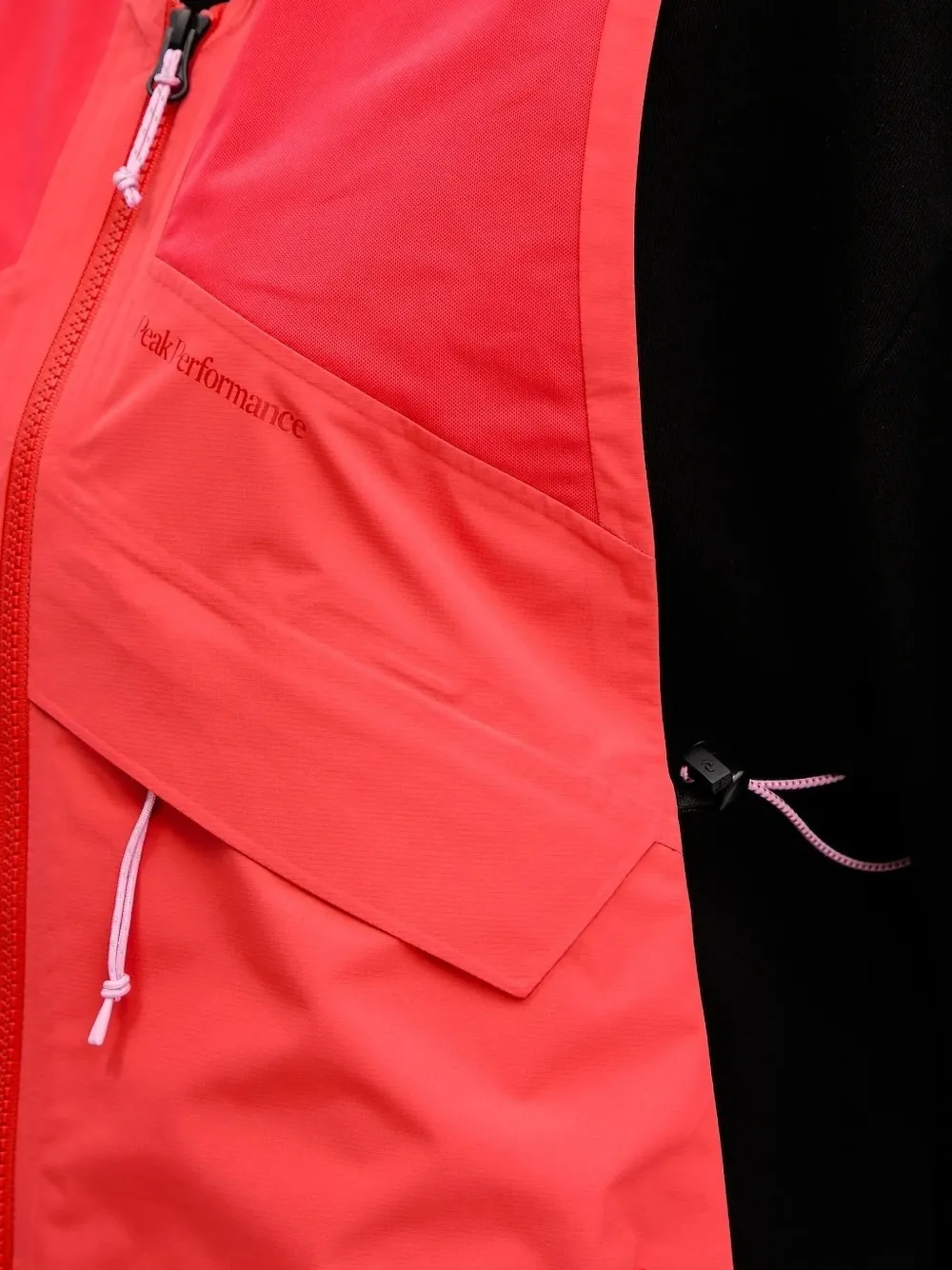 Peak Performance zip-front panelled gilet Rood