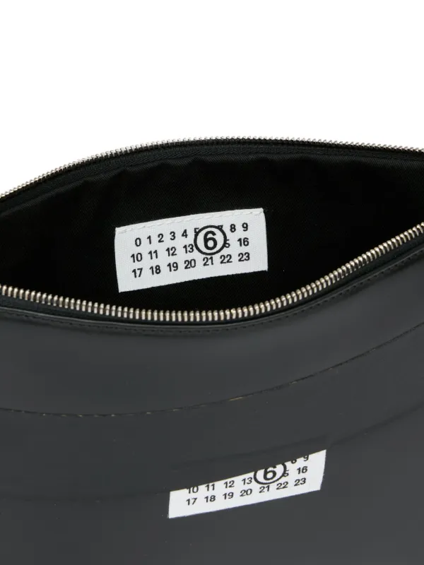MM6 Maison Margiela ロゴパッチ クラッチバッグ | ブラック | FARFETCH JP