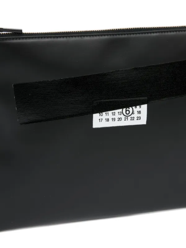 MM6 Maison Margiela ロゴパッチ クラッチバッグ | ブラック | FARFETCH JP