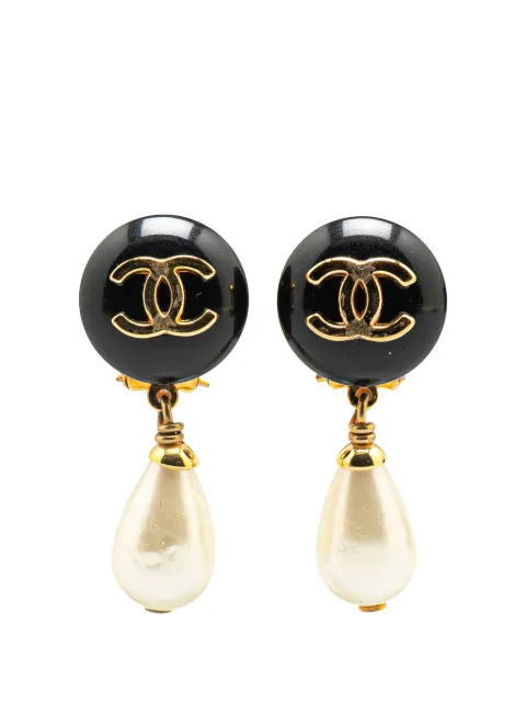CHANEL Pre-Owned 1996 CC Resin Dangling Faux Pearl Clip on Earrings costume earrings