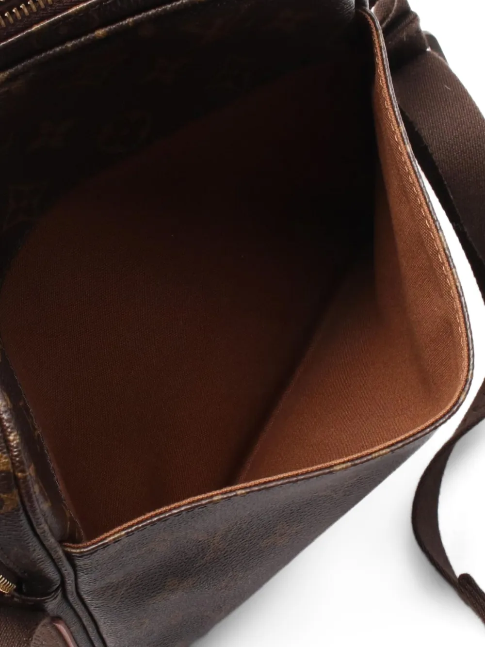 Pre-owned Louis Vuitton 2011 Trotteur Beaubourg Shoulder Bag In Brown
