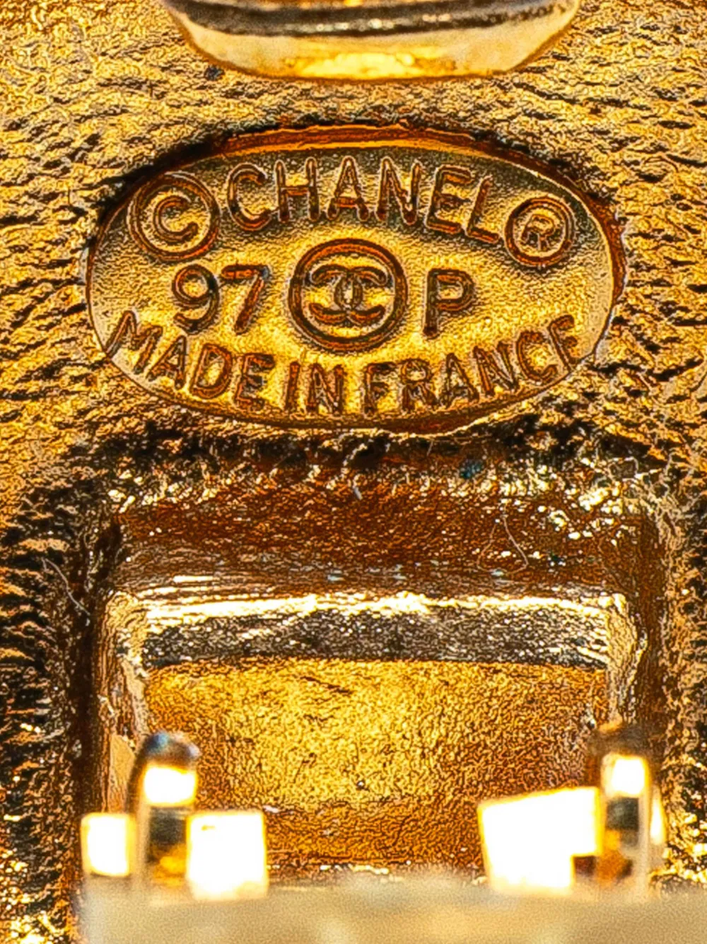Pre-owned Chanel 1997 Gold Plated Cc Round Clip On Earrings Costume Earrings