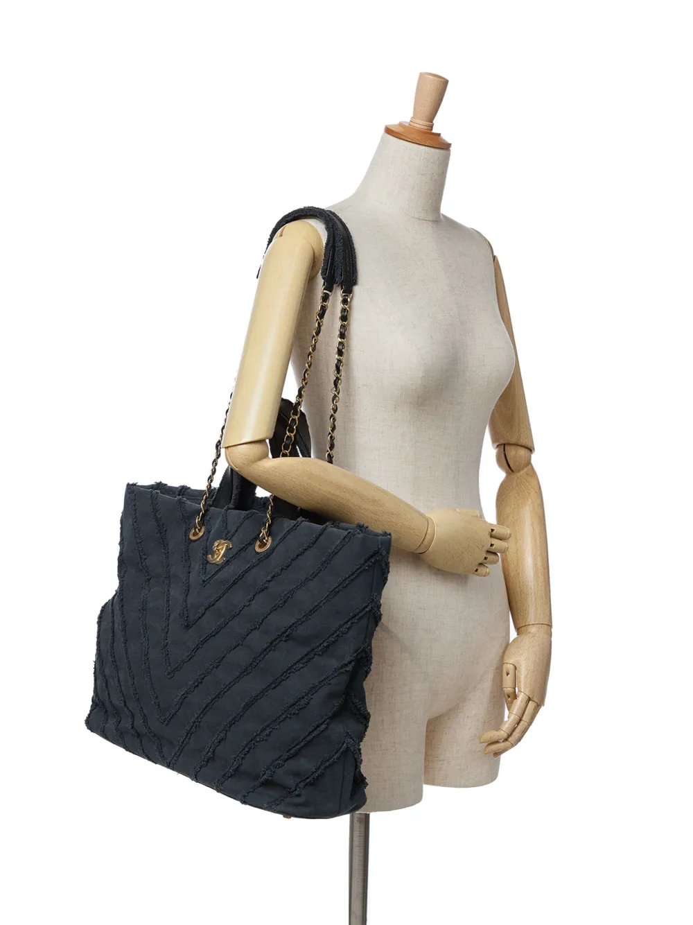 CHANEL Pre-Owned 2016-2017 Chevron Canvas Cuba Patchwork Shopper Tote satchel | Pre-Owned | Image 2