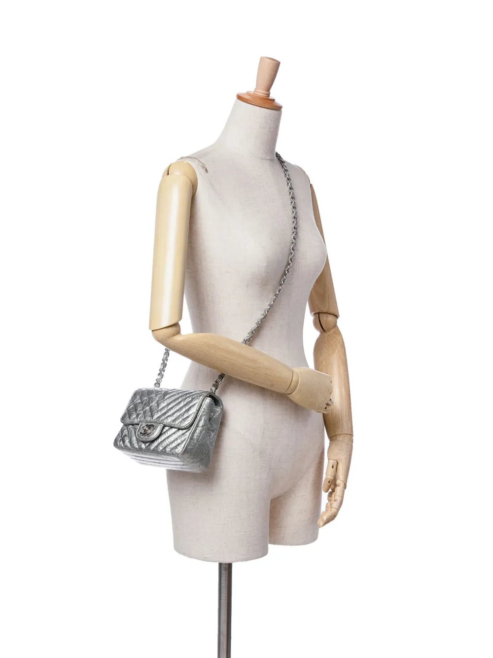 CHANEL Pre-Owned 2019 Mini Square Classic Chevron Metallic Crumpled Patent Single Flap crossbody bag | Pre-Owned | Image 2