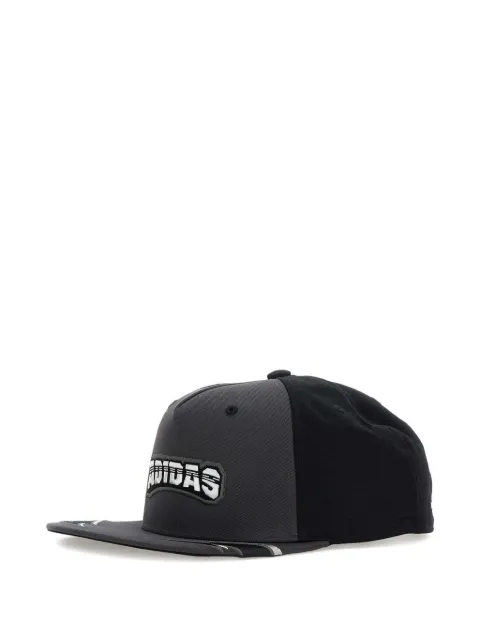 adidas gorra con logo bordado