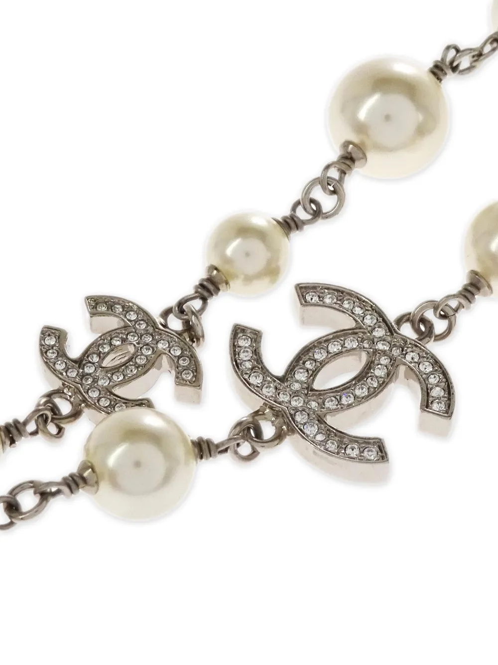 CHANEL Pre-Owned pearl and logo pendant necklace | Image 2