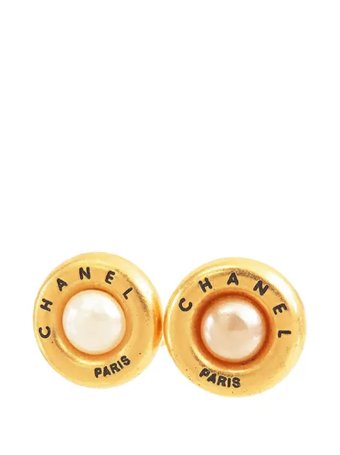 CHANEL Pre-Owned 1994 Gold Plated Faux Pearl Clip on Earrings costume earrings