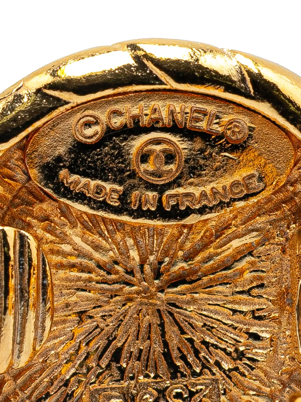 Pre-owned Chanel 1970-1980 Gold Plated Cc Round Clip On Earrings Costume Earrings