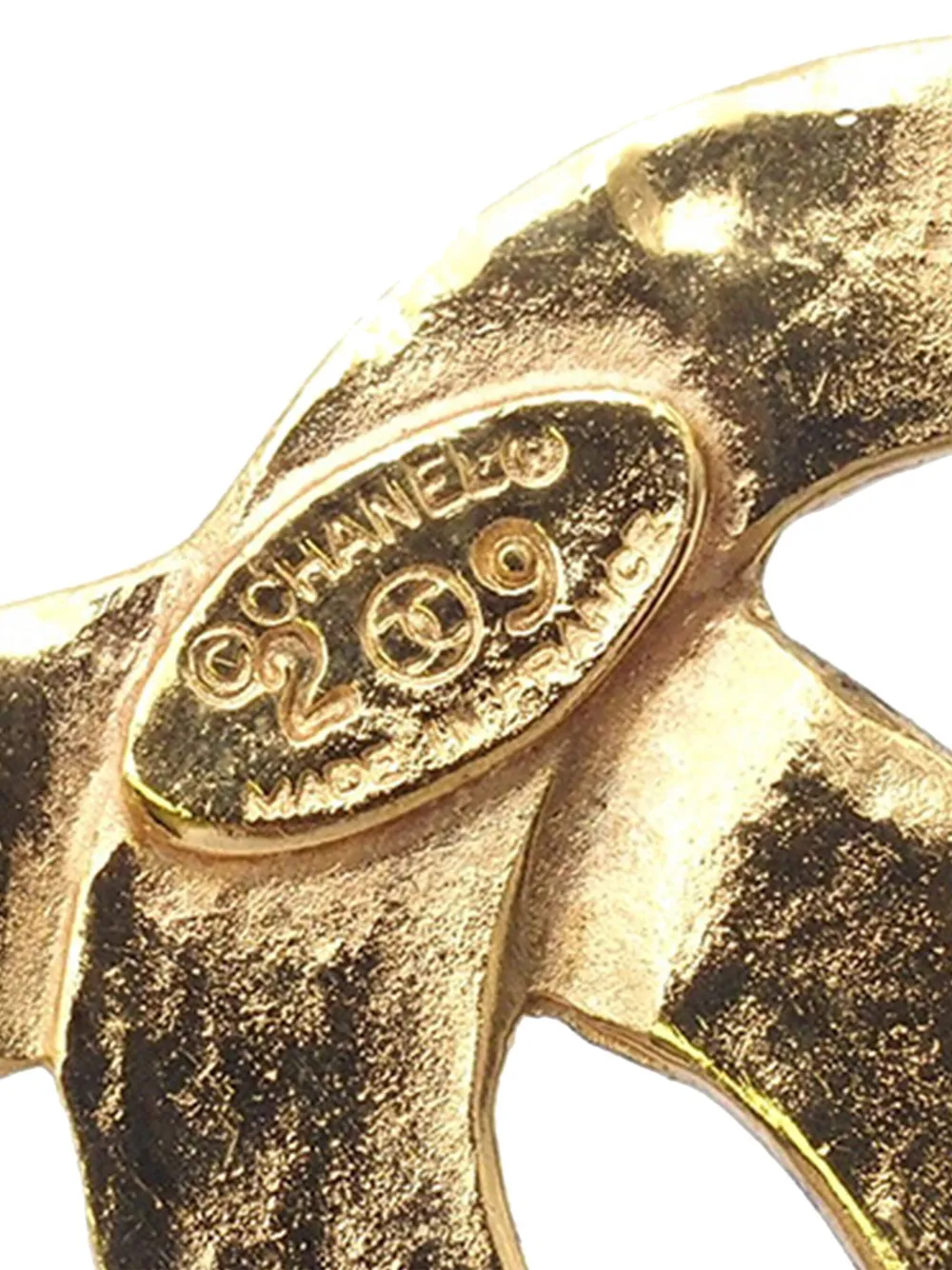 Pre-owned Chanel 1980-1990 Gold Plated Cc Brooch Costume Brooch