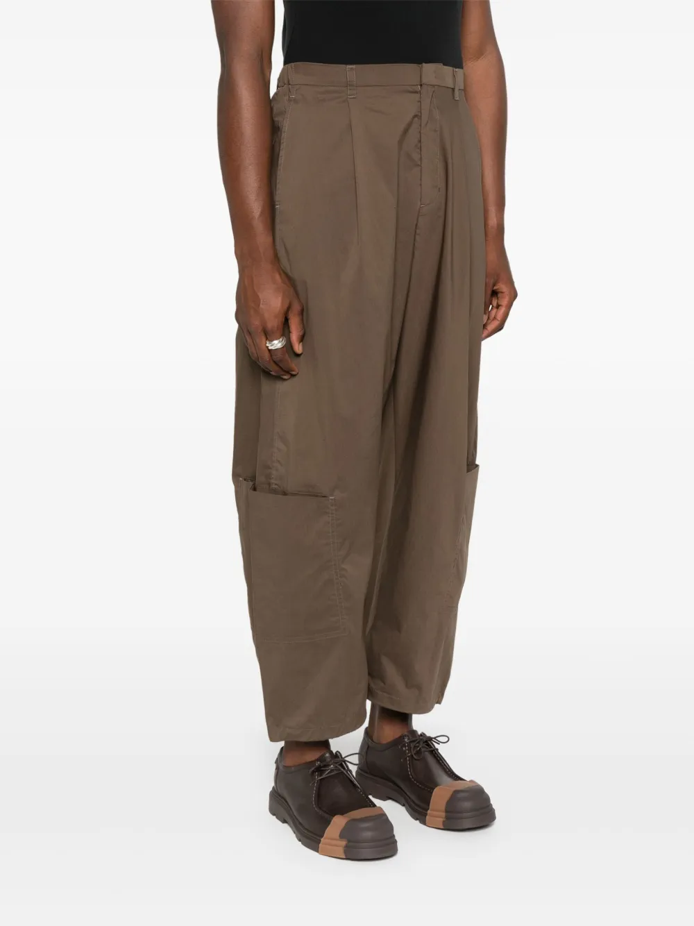 Amomento Broek met opgestikte zak Bruin