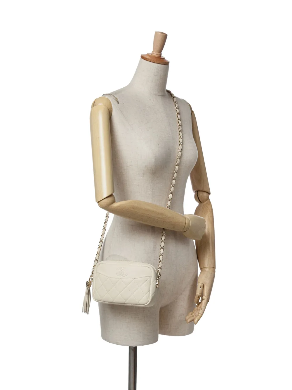 CHANEL Pre-Owned bolsa crossbody Camera Bag pequeña de piel caviar capitonada con logo CC 2018-2019 | Estilos de archivo | Image 2