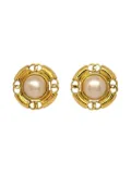 CHANEL Pre-Owned 1993 pearl-embellished clip-on earrings - Gold