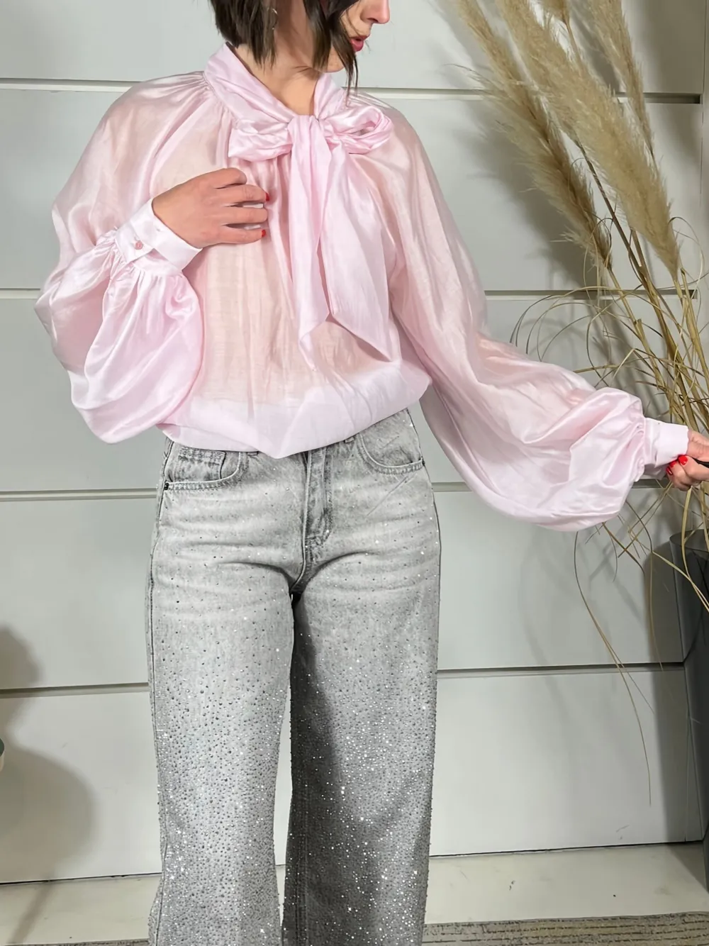 VICOLO bow-neck balloon-sleeve shirt | Pink | Image 1