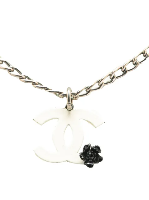 CHANEL Pre-Owned 2004 Silver Plated Resin CC Camellia Charm Necklace costume necklace