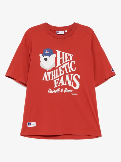 CHOCOOLATE playera con estampado gráfico en colaboración con Russell Athletic
