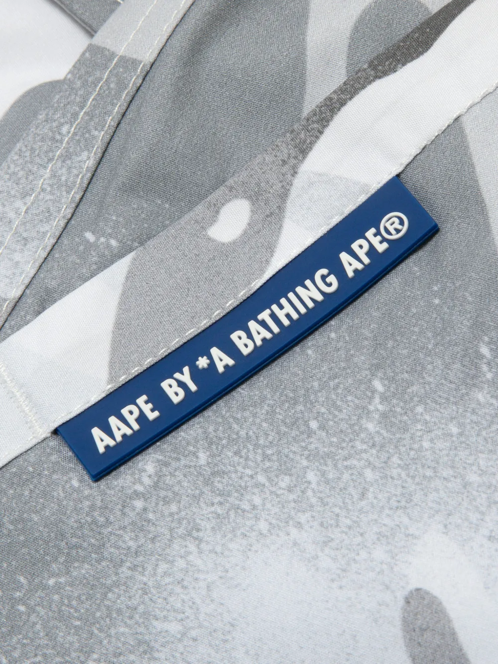 AAPE BY *A BATHING APE Shorts met camouflageprint Wit